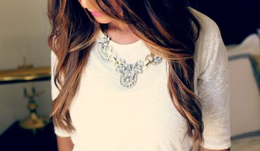 How to choose a perfect diamond necklace for a modern bride